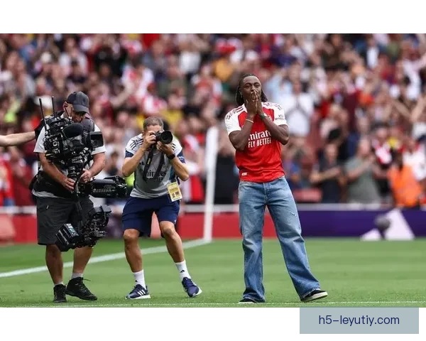 以埃泽踢球中心流抉择之道探索